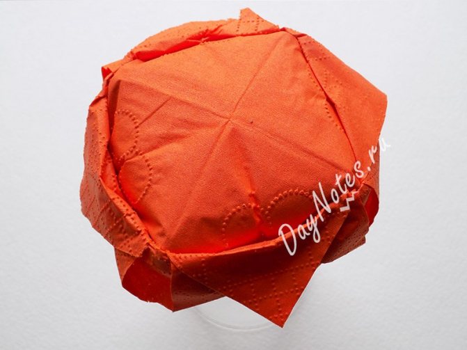 Делаем красивые цветы из бумажных салфеток