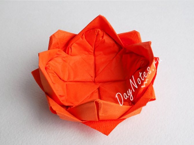 Делаем красивые цветы из бумажных салфеток