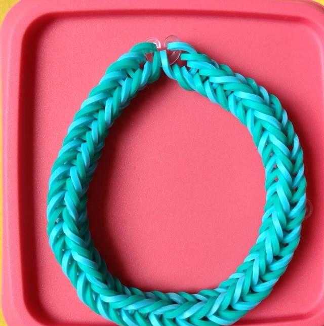 Браслеты из резинок на рогатке: особенности технологии плетения ангела и сердечка крючком, мастер-классы