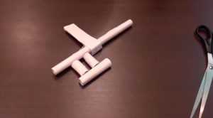 Как сделать из бумаги пистолет, который стреляет резинками: легкая схема своими руками