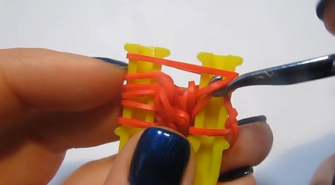 Браслеты из резинок на рогатке: особенности технологии плетения ангела и сердечка крючком, мастер-классы