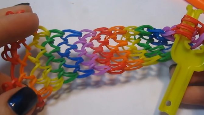 Браслеты из резинок на рогатке: особенности технологии плетения ангела и сердечка крючком, мастер-классы