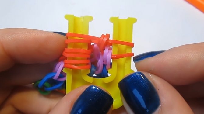 Браслеты из резинок на рогатке: особенности технологии плетения ангела и сердечка крючком, мастер-классы