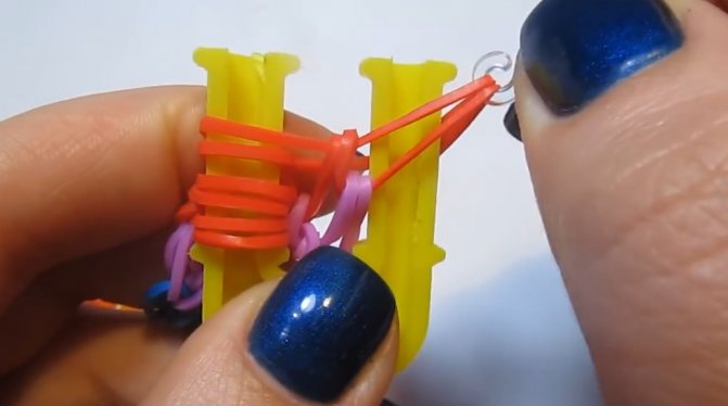 Браслеты из резинок на рогатке: особенности технологии плетения ангела и сердечка крючком, мастер-классы