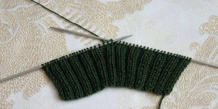 Пряжа на спицах