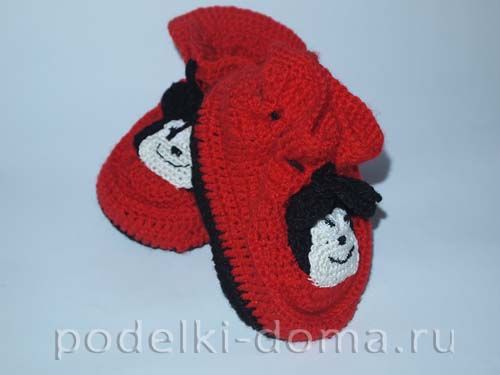 Шапочка и пинетки для новорожденной, вязаные крючком