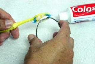 Сочетание соли и фольги для чистки серебра