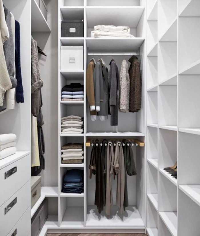 Установка крючков и вешалок для мелочей