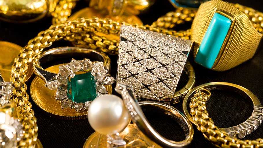 Особенности чистки разных типов золотых украшений