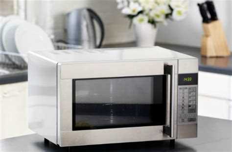 Как быстро и эффективно почистить микроволновку дома в несколько простых шагов Как быстро и эффективно почистить микроволновку дома в несколько простых шагов