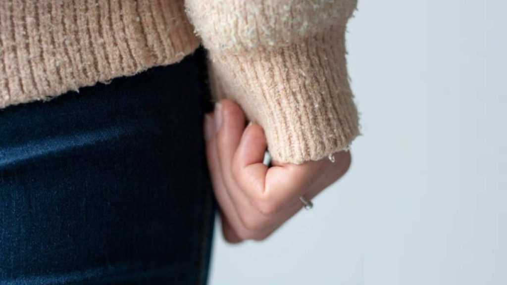 Как быстро и эффективно удалить катышки с одежды: проверенные способы Как быстро и эффективно удалить катышки с одежды: проверенные способы