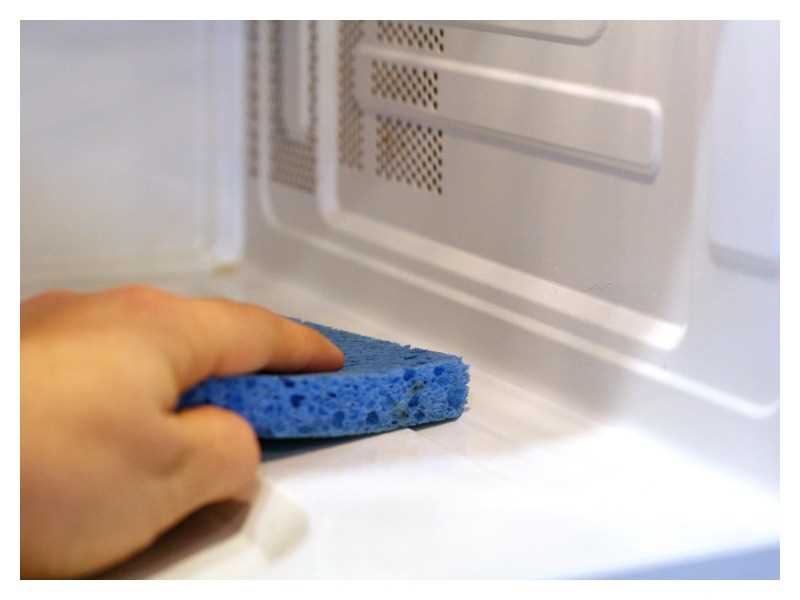 Чистка внешней части микроволновки