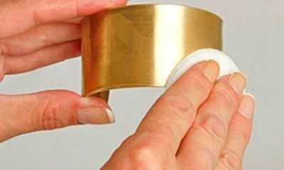 Применение специальных средств для очистки золота