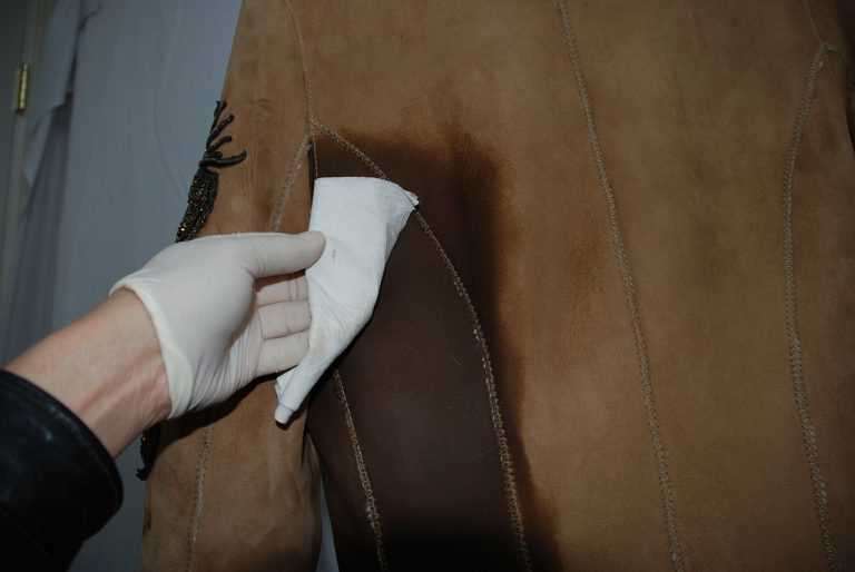 Как правильно почистить дубленку в домашних условиях: простые советы и рекомендации Как правильно почистить дубленку в домашних условиях: простые советы и рекомендации