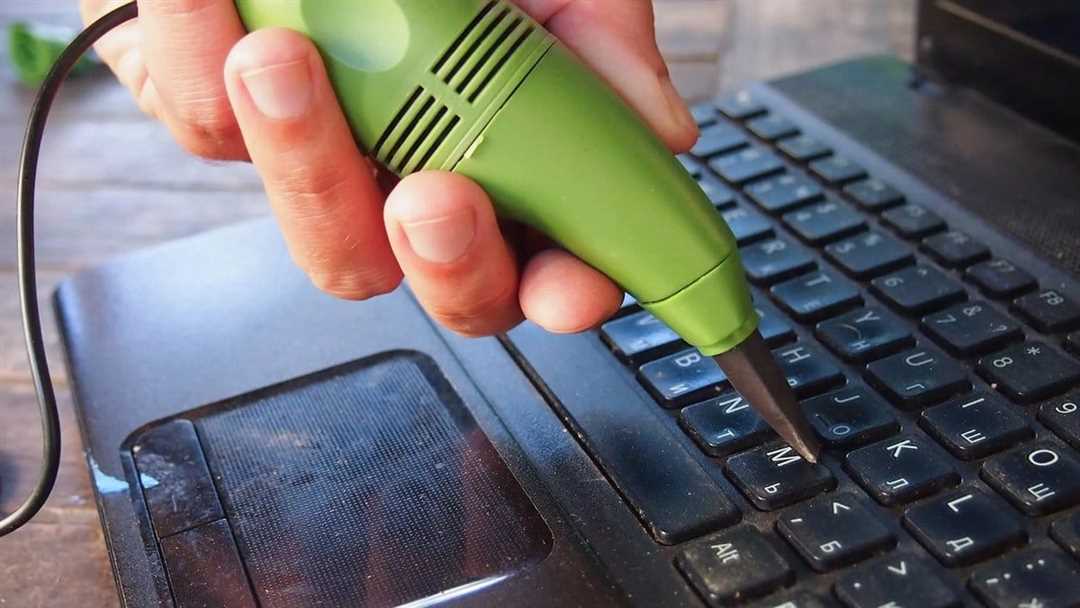 Раздел 2: Как не стоит чистить клавиатуру