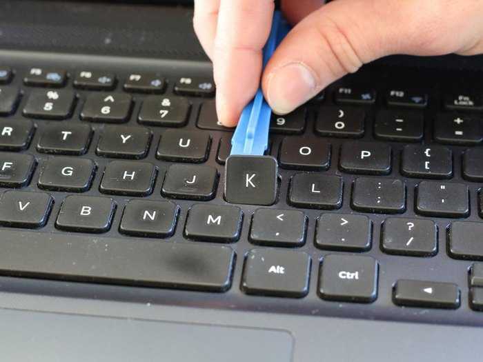 Какие ошибки надо избегать при чистке клавиатуры?