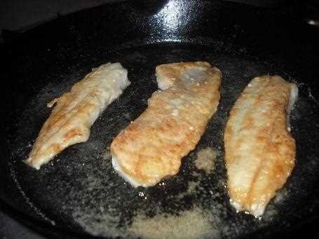 Как правильно пожарить рыбу на сковороде: секреты приготовления для любителей морепродуктов Как правильно пожарить рыбу на сковороде: секреты приготовления для любителей морепродуктов