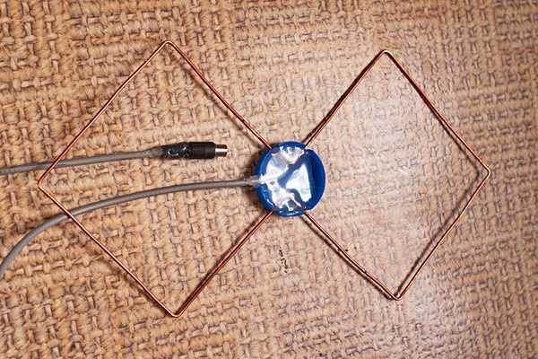 Как сделать антенну для цифрового телевидения своими руками: простые инструкции Как сделать антенну для цифрового телевидения своими руками: простые инструкции