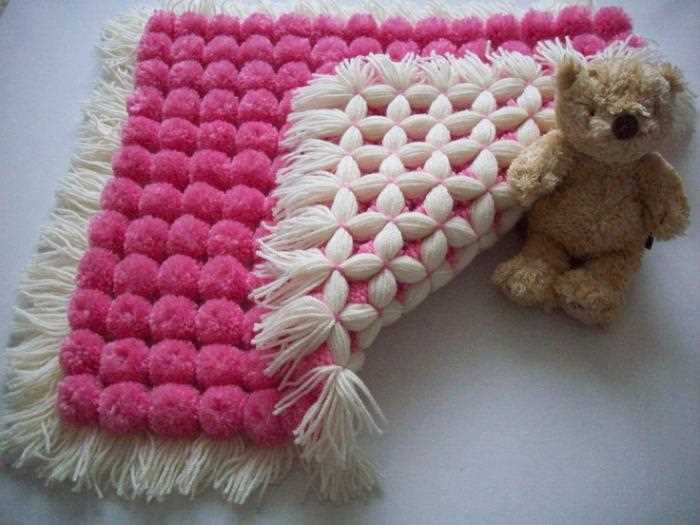 Как связать плед из помпонов своими руками: пошаговая инструкция и фото нарезки Как связать плед из помпонов своими руками: пошаговая инструкция и фото нарезки