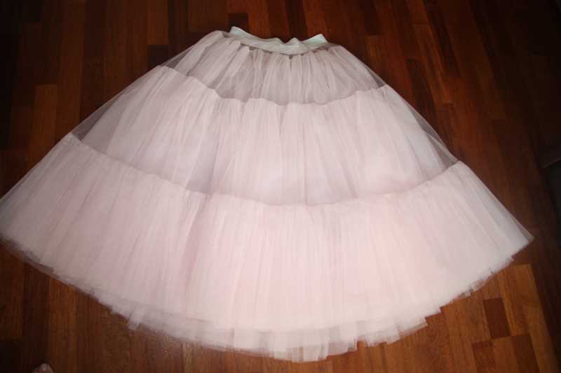 Какие плюсы и минусы у юбок из фатина?