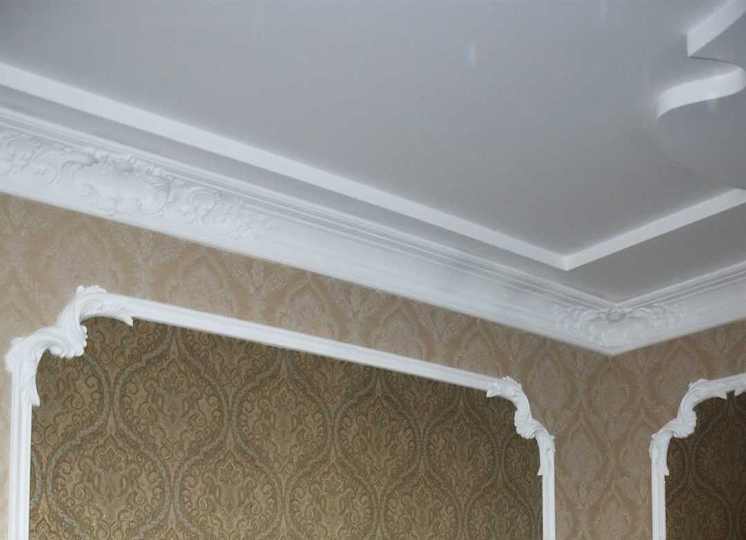 Потолочный плинтус из полиуретана: преимущества, материалы, установка Потолочный плинтус из полиуретана: преимущества, материалы, установка