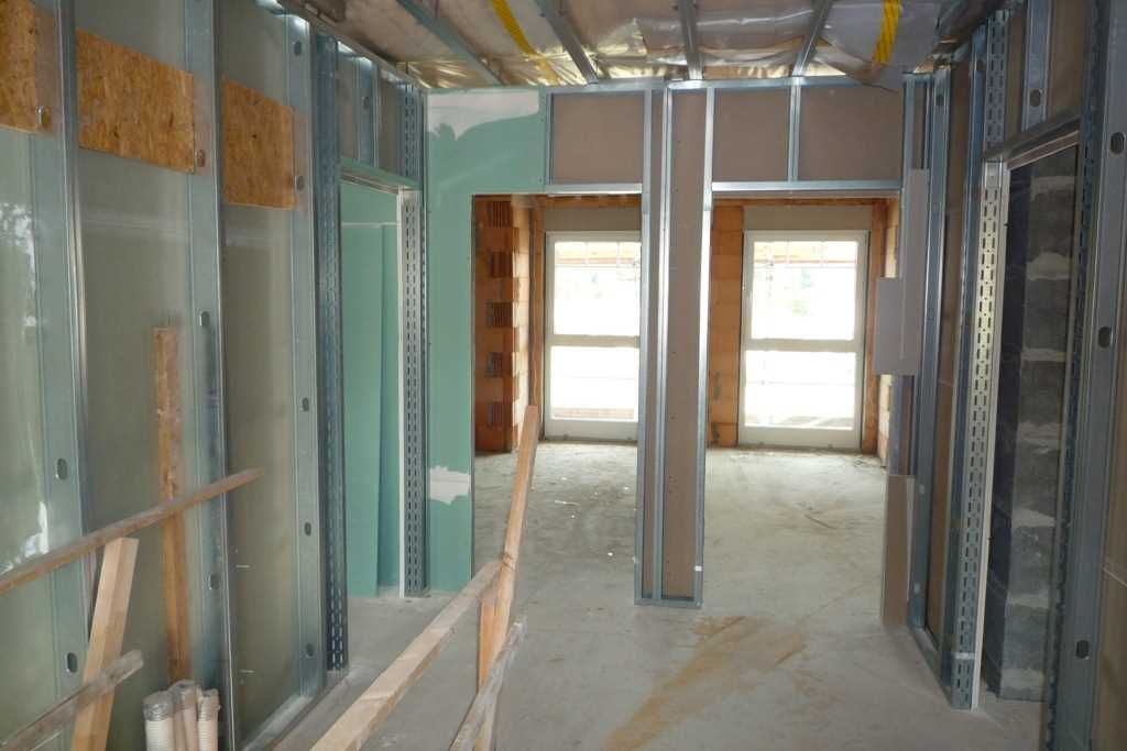 Стена из гипсокартона - особенности монтажа и отделки Стена из гипсокартона - особенности монтажа и отделки