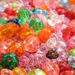 Как классифицируют бисер по видам и разновидностям