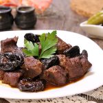 Рецепт: говядина тушеная с черносливом Рецепт: говядина тушеная с черносливом