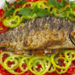 Рецепт: Карп запеченный в духовке фаршированный овощами Рецепт: Карп запеченный в духовке фаршированный овощами