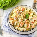 Рецепт: Оливье с рыбой Рецепт: Оливье с рыбой