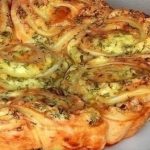 Рецепт: Закусочный пирог из слоеного теста