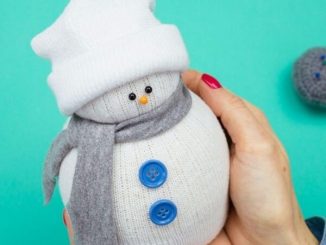 Снеговик из носка: пошаговая инструкция, советы, подробные мастер-классы с фото Снеговик из носка: пошаговая инструкция, советы, подробные мастер-классы с фото